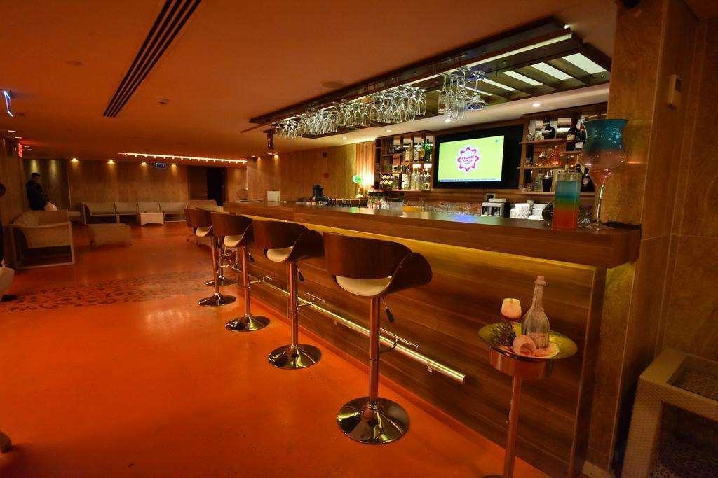 伊斯坦布尔戈南酒店 外观 照片 The bar at the lounge